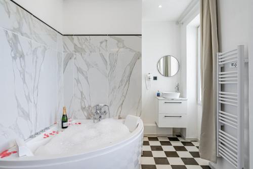 Appart-Jacuzzi à 6 min de la gare St Charles