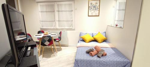 Appart T2, 4 pers, 1 bébé, proche Paris et Métro 12