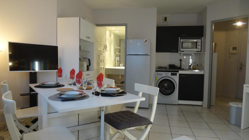 Appart T2 standing tout confort au calme - parking en option 7 Rue Camille Desmoulins, 69007 Lyon