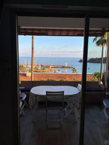 Appartamento con vista mare e piscina