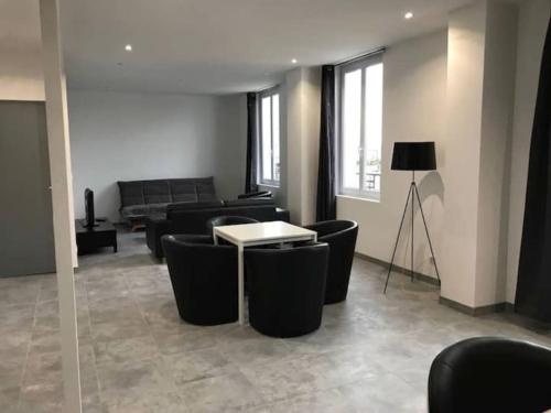 Appartement 10 pers face gare SNCF Appart Hotel le Cygne A