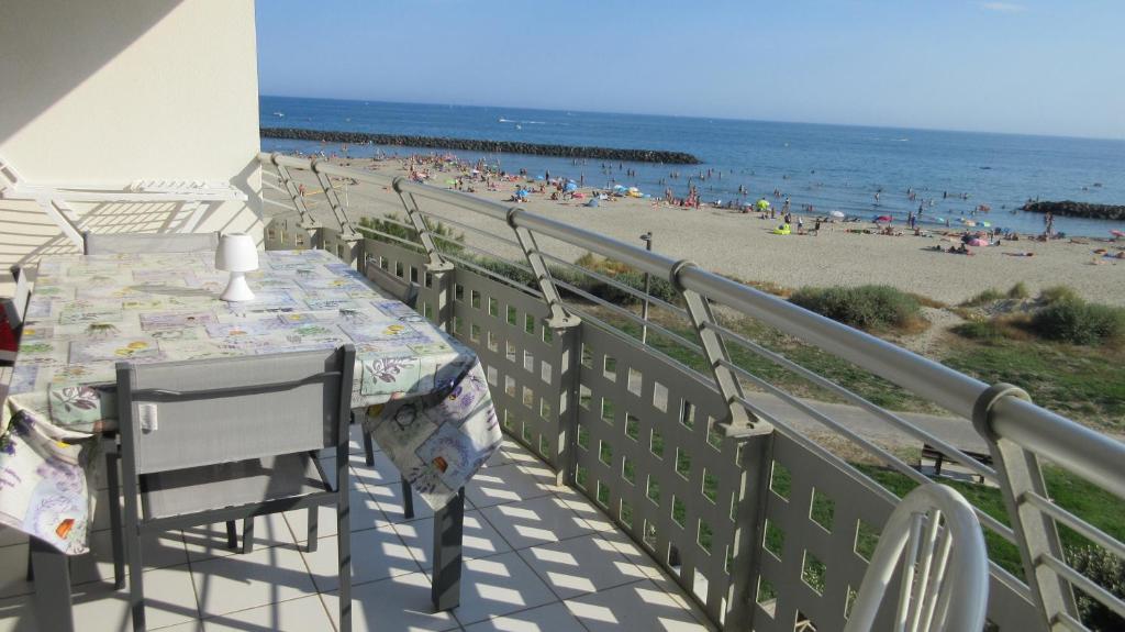 Appartement 1ère ligne très belle vue mer Rochelongue Cap d'Agde Apt 79 Bat A  rés. LES ROCHES MARINES, 34300 Le Cap d\'Agde