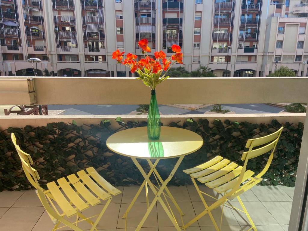 Appartement 2 chambres 6 couchages Au coeur de Nice port 2 place des cigalusa, 06300 Nice