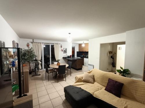 Appartement 2 chambres dans résidence avec piscine