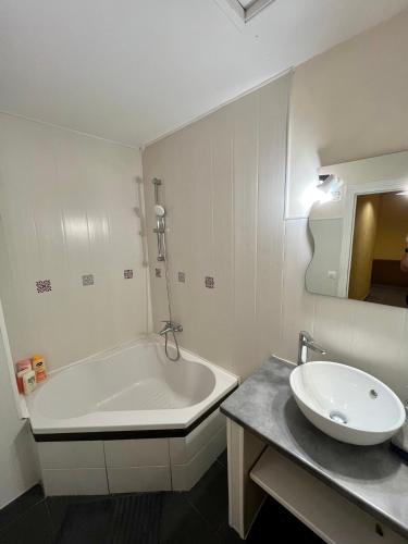 Appartement 2 chambres - lits king size - wifi - baignoire