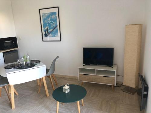 Appartement 2 personnes calme proche de la mer piscine tennis