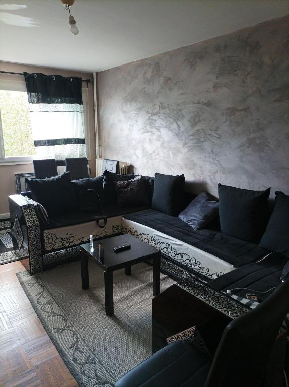 Appartement 2 pièce 3 Place Paul Eluard, 93200 Saint-Denis