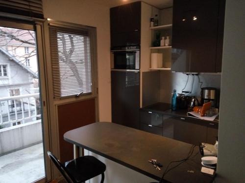 Appartement 2 pieces 40 m2, dans hyper centre, avec piscine au rez de chaussee