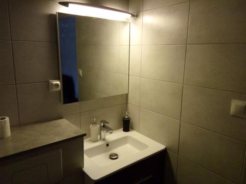 Appartement 2 pieces 40 m2, dans hyper centre, avec piscine au rez de chaussee