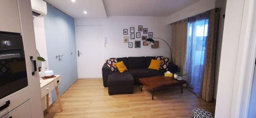 Appartement 2 pièces avec parking privé, terrasse et piscine partagée