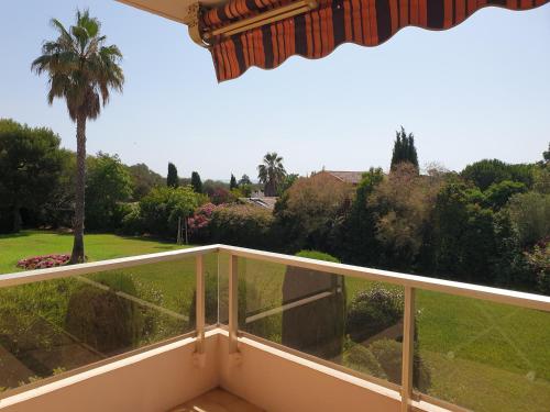 Appartement 2 pièces , climatisé, avec piscine agréable dans la résidence
