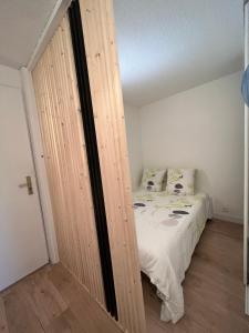 Appartement 2 pièces en rez de jardin avec parking et piscine
