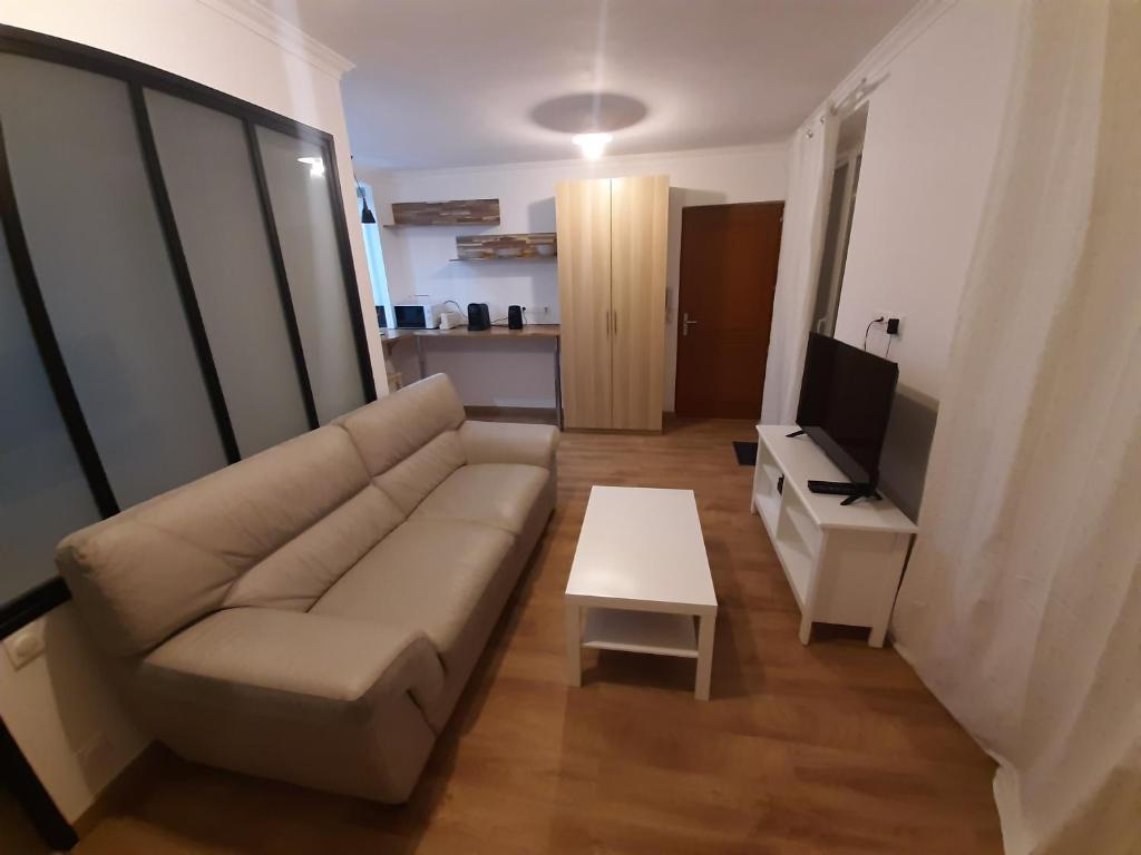 Appartement 2 pièces, proche RER, Bus et chateau 33 Rue de la Louvière, 78120 Rambouillet