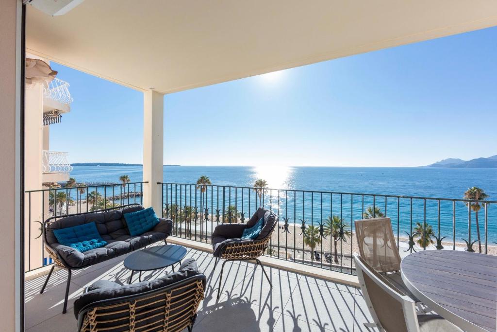 Appartement 3 chambres 125 m2 avec vue exceptionnelle face à la mer 67 Rue Georges Clemenceau, 06400 Cannes