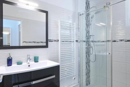 Appartement 3 chambres, climatisation, parking, proche centre ville