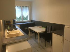 Appartement APPARTEMENT 3 LITS Parking Proche Rouen Dock 14 boulevard CLAUDE monet 76380 Canteleu Normandie