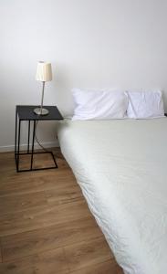 Appartement 3 pièces avec parking couvert gratuit.