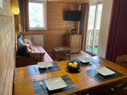 Appartement 4/6 pers 38m2, vue montagne, piscine chauffée, 500m centre ville