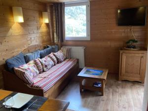 Appartement 4/6 pers 38m2, vue montagne, piscine chauffée, 500m centre ville