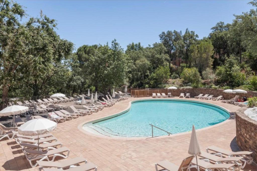 Appartement Appartement 4 à 5 P Avec Piscine Proche St Tropez Les Restanques 83310 Grimaud