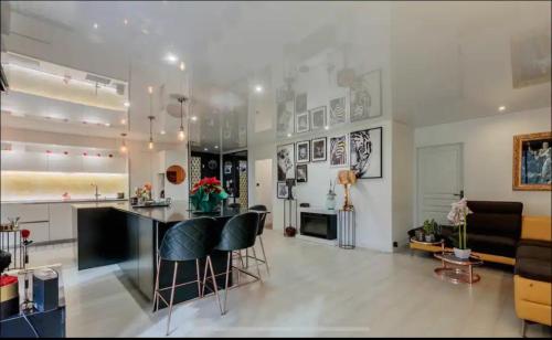 Appartement 4 chambres avec Piscine et garage centre ville