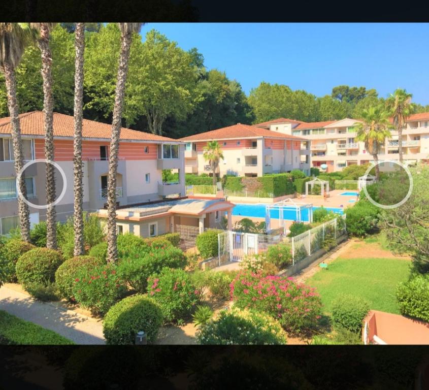 Appartement 4 personnes avec piscine, tennis, proche de la mer 73 Avenue de Grasse, 06800 Cagnes-sur-Mer