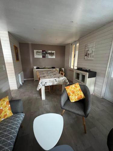 APPARTEMENT 4 PERSONNES CLASSE 2 ETOILES LEBOUCQ Laurent