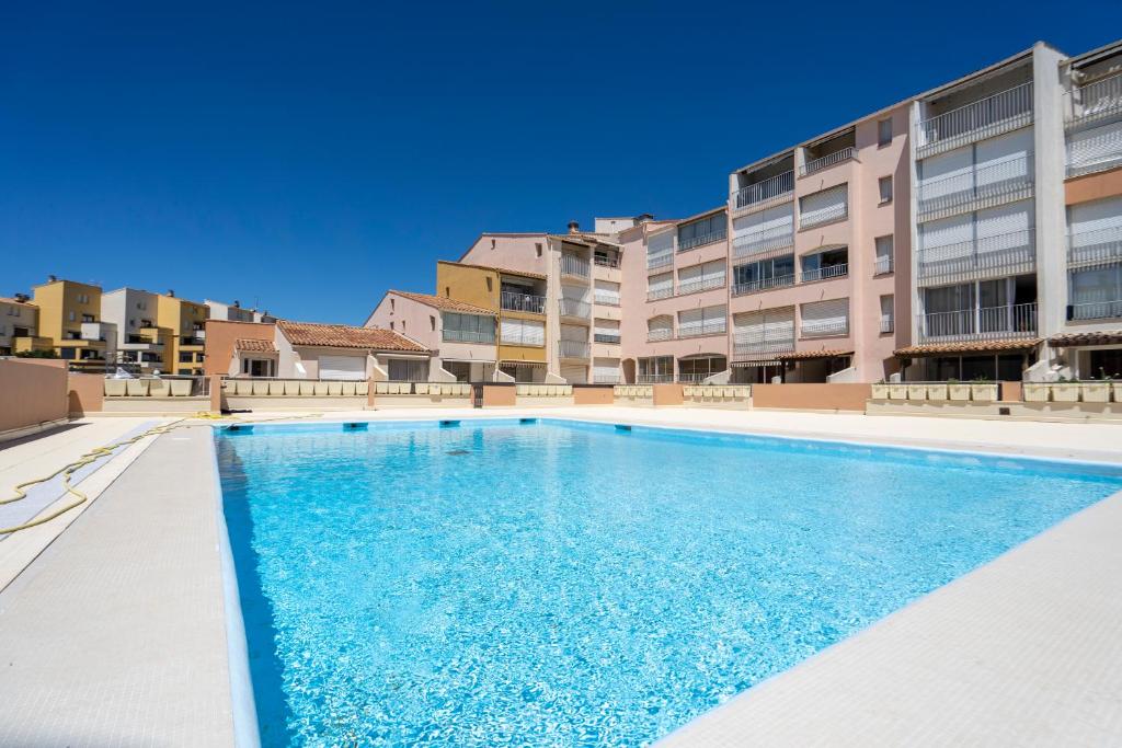 Appartement 4 personnes clim wifi piscine 59 Avenue des Sergents, 34300 Le Cap d\'Agde