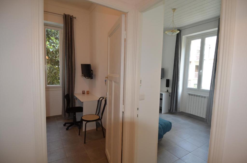 Appartement 4 personnes dans les hauteurs du Port de Nice 8 Chemin du Fort Thaon, 06300 Nice