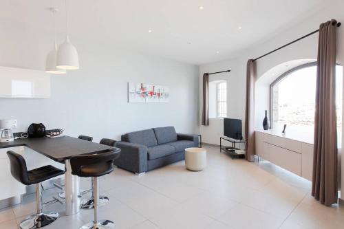 appartement 4 personnes vue mer remparts Antibes