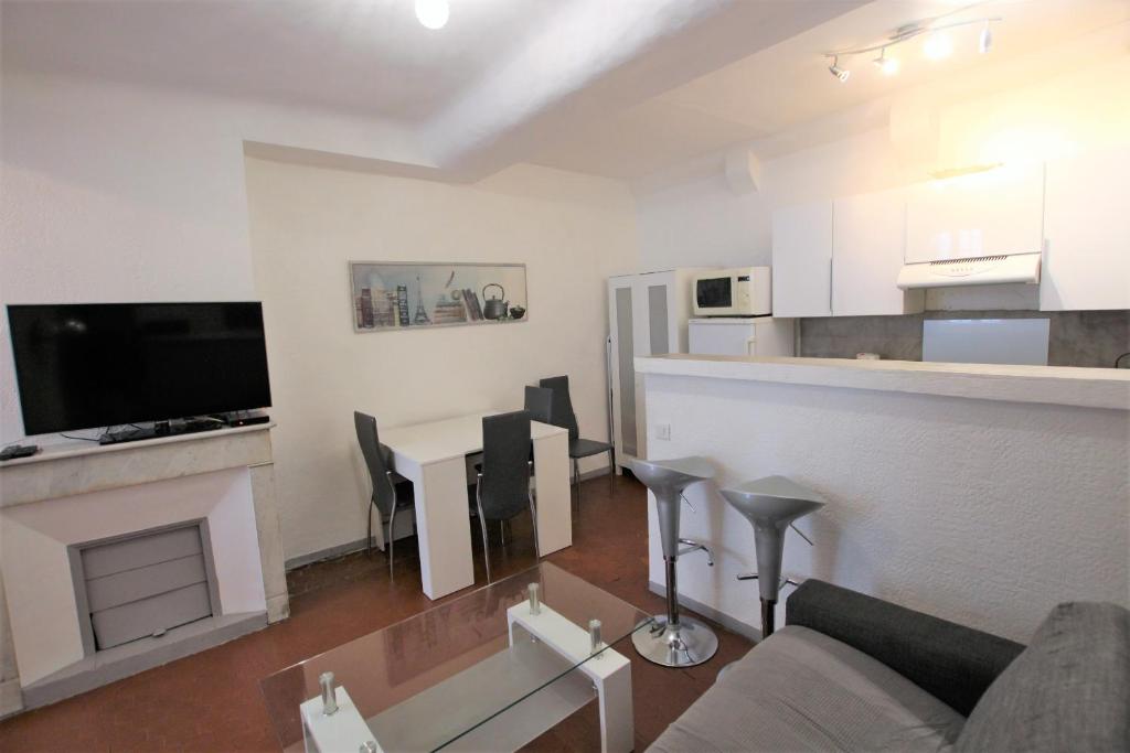 Appartement 45 m2 en duplex au coeur de cannes, à 4 minutes de la mer 62 Rue Meynadier, 06400 Cannes
