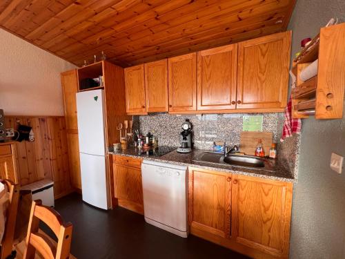 Appartement 5-7 personnes-vue magnifique-terrasse-parking-internet-linge non fournis