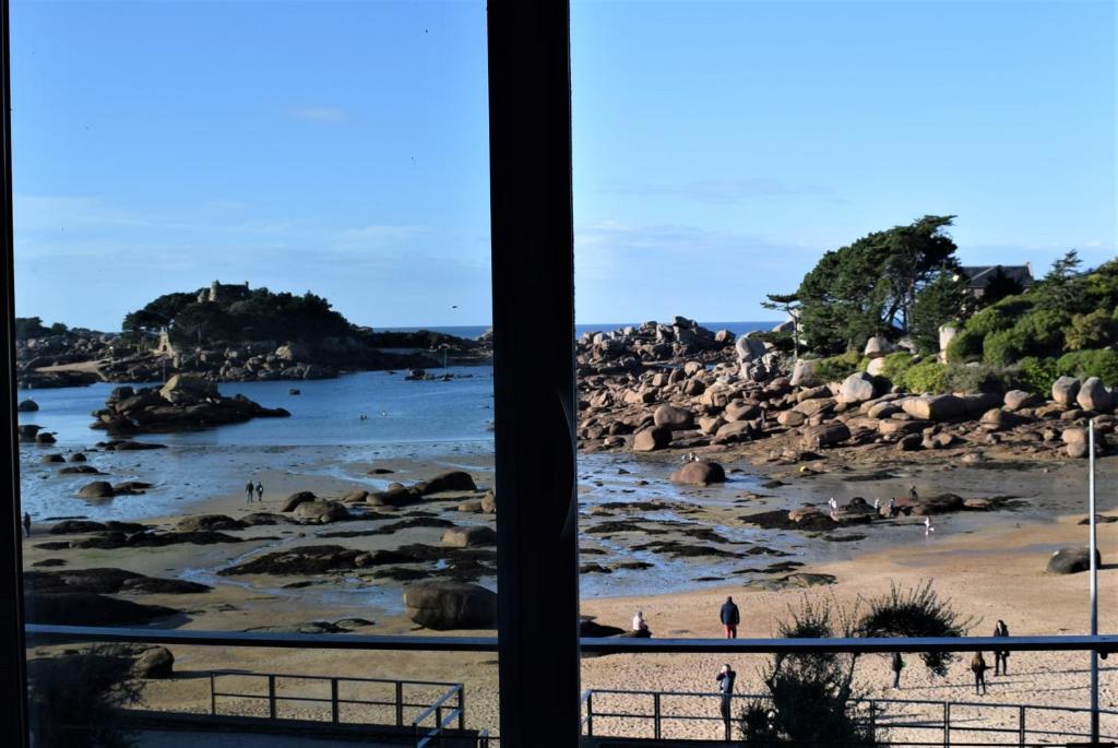 Appartement Appartement 5 pers sur la plage à Ploumanac'h, VUE MER à PERROS-GUIREC - Réf 897 133 bis rue Saint-Guirec 22700 Perros-Guirec