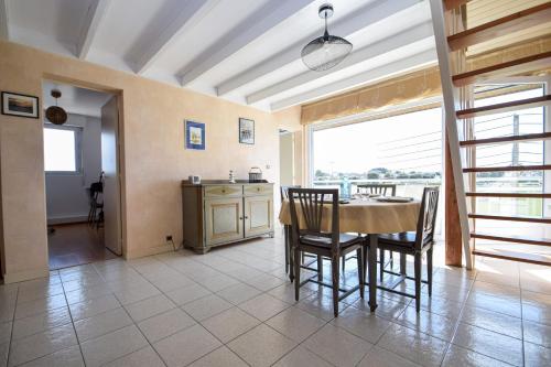 Appartement 6 pers proche plage 150m vue mer box voiture