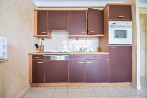 Appartement 6 pers proche plage 150m vue mer box voiture