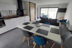 Appartement 6 pers terrasse 3mn à pied de la plage parking privé