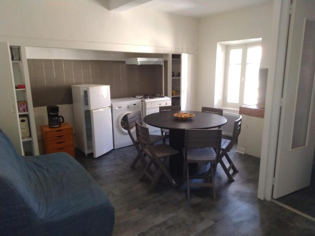 APPARTEMENT 6 PERSONNES Apt2G - Etg2 48 Rue de la République, 11210 Port-la-Nouvelle