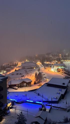 Appartement 6 places aux pieds des pistes avec piscine, wifi et parking privé PMR