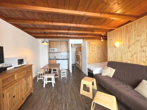 Appartement 6 places, superbe vue face à la montagne, 50m des pistes