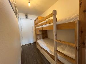 Appartement 6 places, superbe vue face à la montagne, 50m des pistes