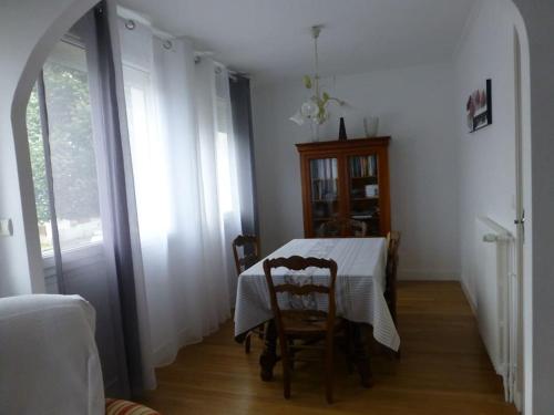 Appartement 60 m2 indépendant au 1er étage d'une maison de ville