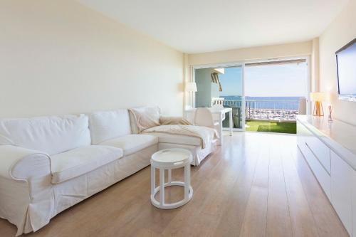 Appartement 70 m2 face à la mer, dernier étage, au bord des plages