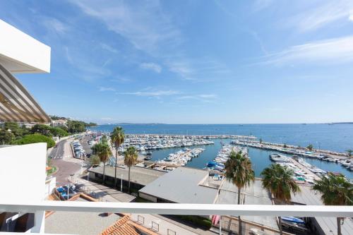Appartement 70 m2 face à la mer, dernier étage, au bord des plages