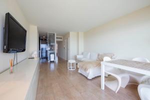 Appartement 70 m2 face à la mer, dernier étage, au bord des plages