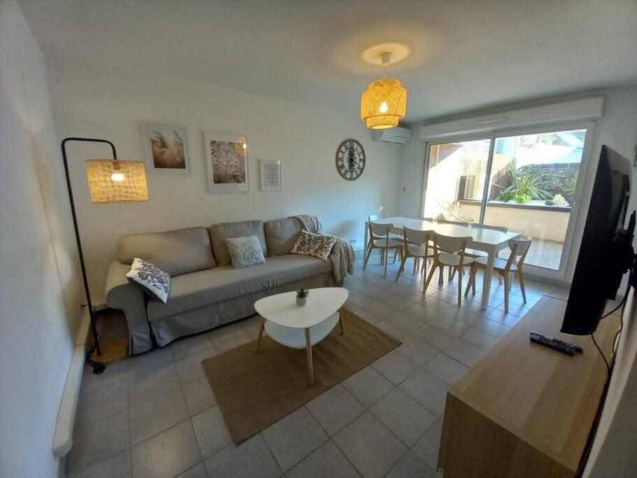 Appartement 8 personnes En face des Remparts Climatisé avec terrasse et Parking 38 Boulevard Limbert, 84000 Avignon