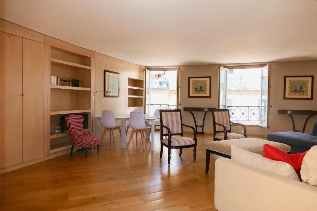 Appartement Appartement 84m² - Quartier St Germain des Près 3ème étage 1 Rue Garancière 75006 Paris