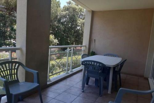 Appartement 900m plage et centre terrasse 15 m²
