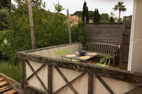 Appartement à 100 m du village de porquerolles