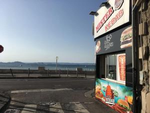 Appartement à 20 mètres de la plage avec balcon