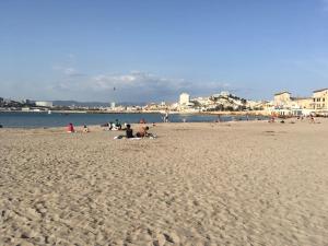 Appartement à 20 mètres de la plage avec balcon